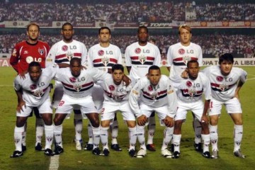São Paulo caiu na semifinal em 2004, mas foi campeão no ano seguinte -  (crédito: Foto: Rubens Chiri/saopaulofc.net)