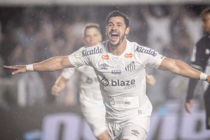 Giuliano é um dos destaques do Santos na temporada 2024 -  (crédito: Fotos- Raul Baretta/ Santos FC)