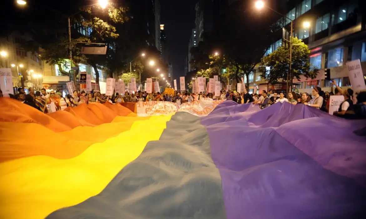 Policiais estão pouco preparados para lidar com LGBTfobia, diz estudo -  (crédito: EBC)