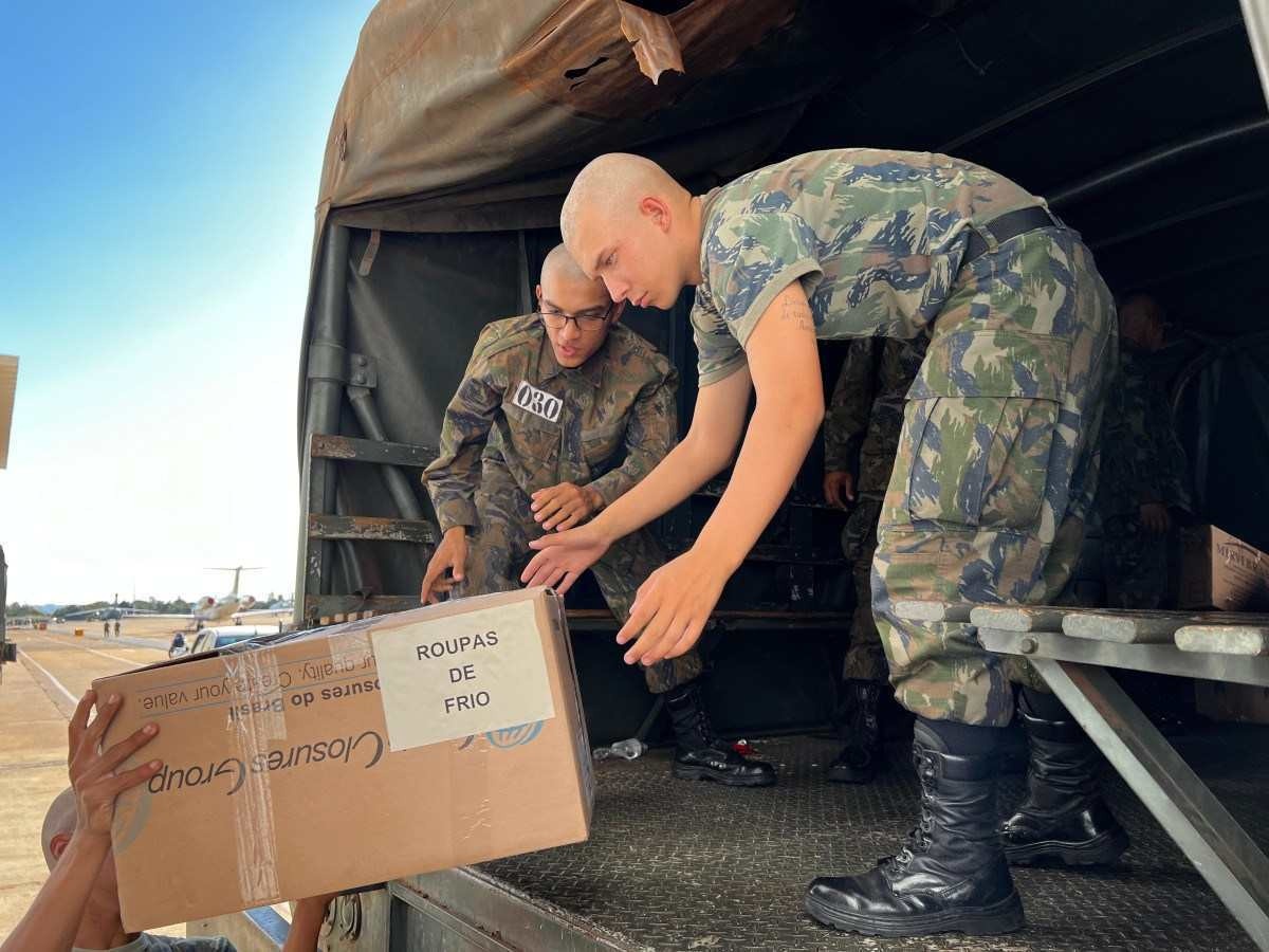 Militares da FAB carregaram 30 toneladas de doações em 16 de maio, na Base Aérea de Brasília