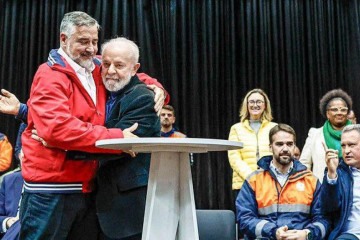 Lula e ministros chamam pacote com linhas de crédito e adiamento de impostos de 'investimentos federais' -  (crédito: Reproduções da rede social X)