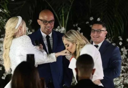 Para as noivas, serem acolhidas pelo pastor que celebrou o casamento fez toda a diferença -  (crédito: Daniel Pinheiro / Brazil News)