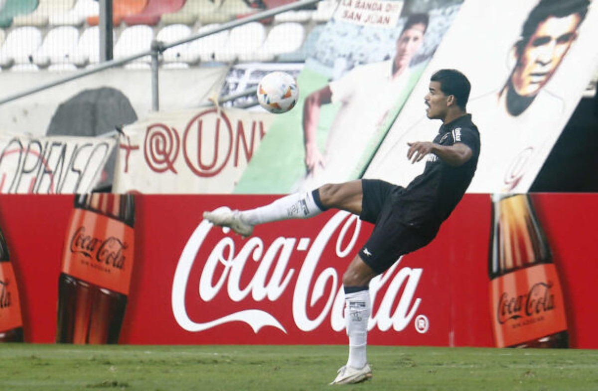 Danilo Barbosa elogia postura do Botafogo: ‘Soubemos suportar’