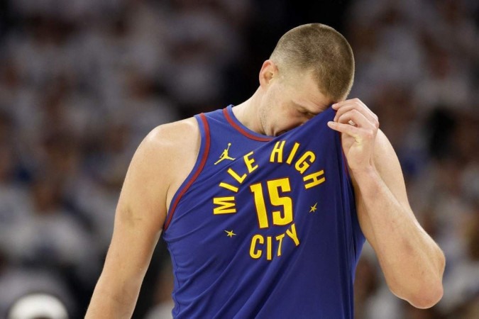 Mesmo derrotado, o atual MVP Jokic foi o cestinha dos Nuggets no confronto, com 22 pontos -  (crédito:  David Berding / AFP)