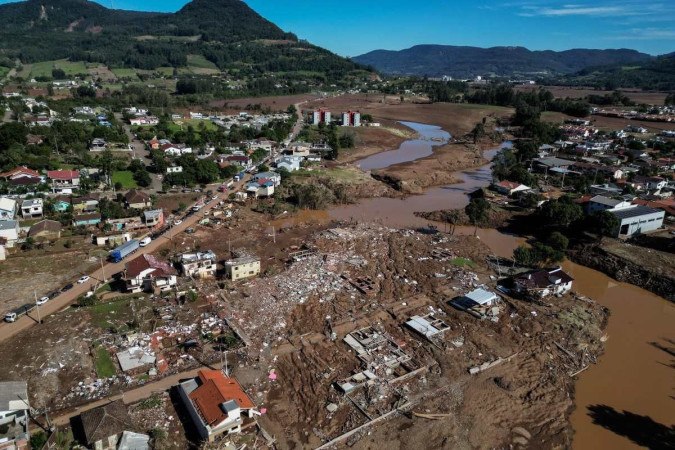 Houve também a reclassificação do desastre, de Nível II para Nível III -  (crédito: NELSON ALMEIDA / AFP)
