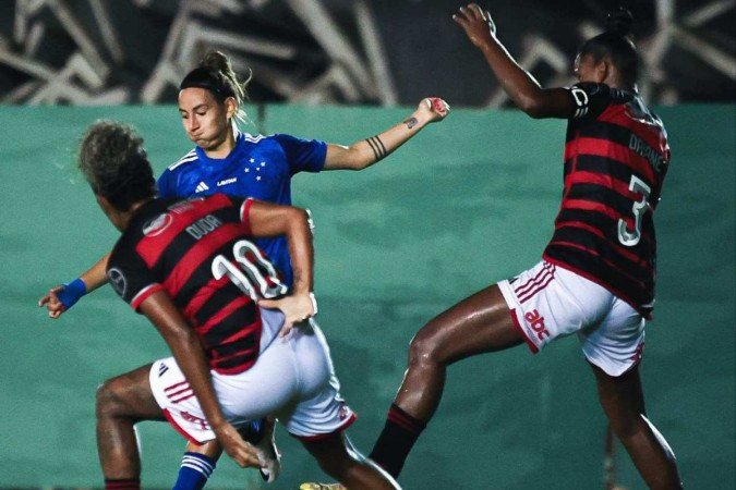 Descaso com a estética do Brasileirão Feminino: Flamengo manda jogos da Série A1 em estádio cheio de entulhos na Ilha do Governador (RJ) - (crédito: Gustavo Martins/Cruzeiro) Descaso com a estética do Brasileirão Feminino: Flamengo manda jogos da Série A1 em estádio cheio de entulhos na Ilha do Governador (RJ) - (crédito: Gustavo Martins/Cruzeiro)