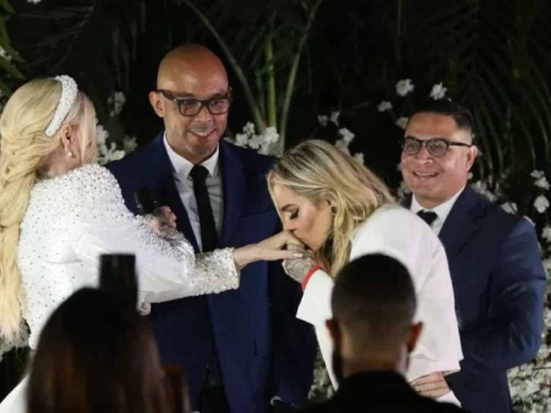 Para as noivas, serem acolhidas pelo pastor que celebrou o casamento fez toda a diferença -  (crédito: Daniel Pinheiro / Brazil News)