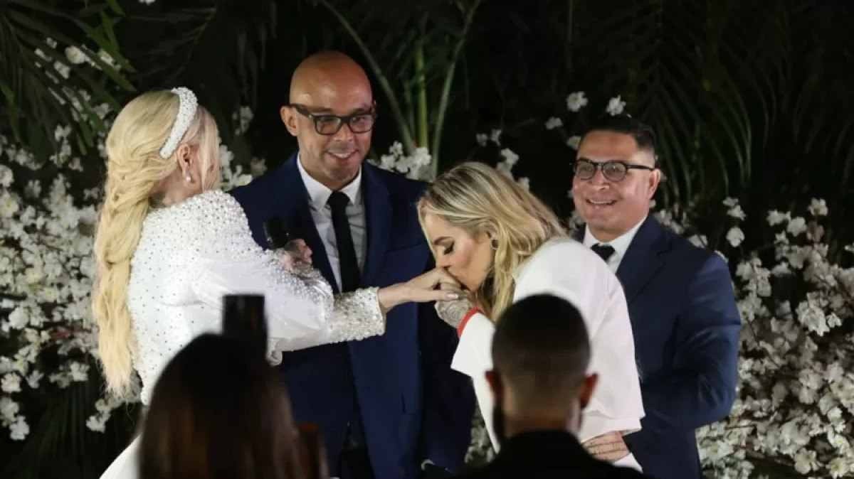 Monique Evans e Cacá Werneck se casam em cerimônia celebrada por pastor gay