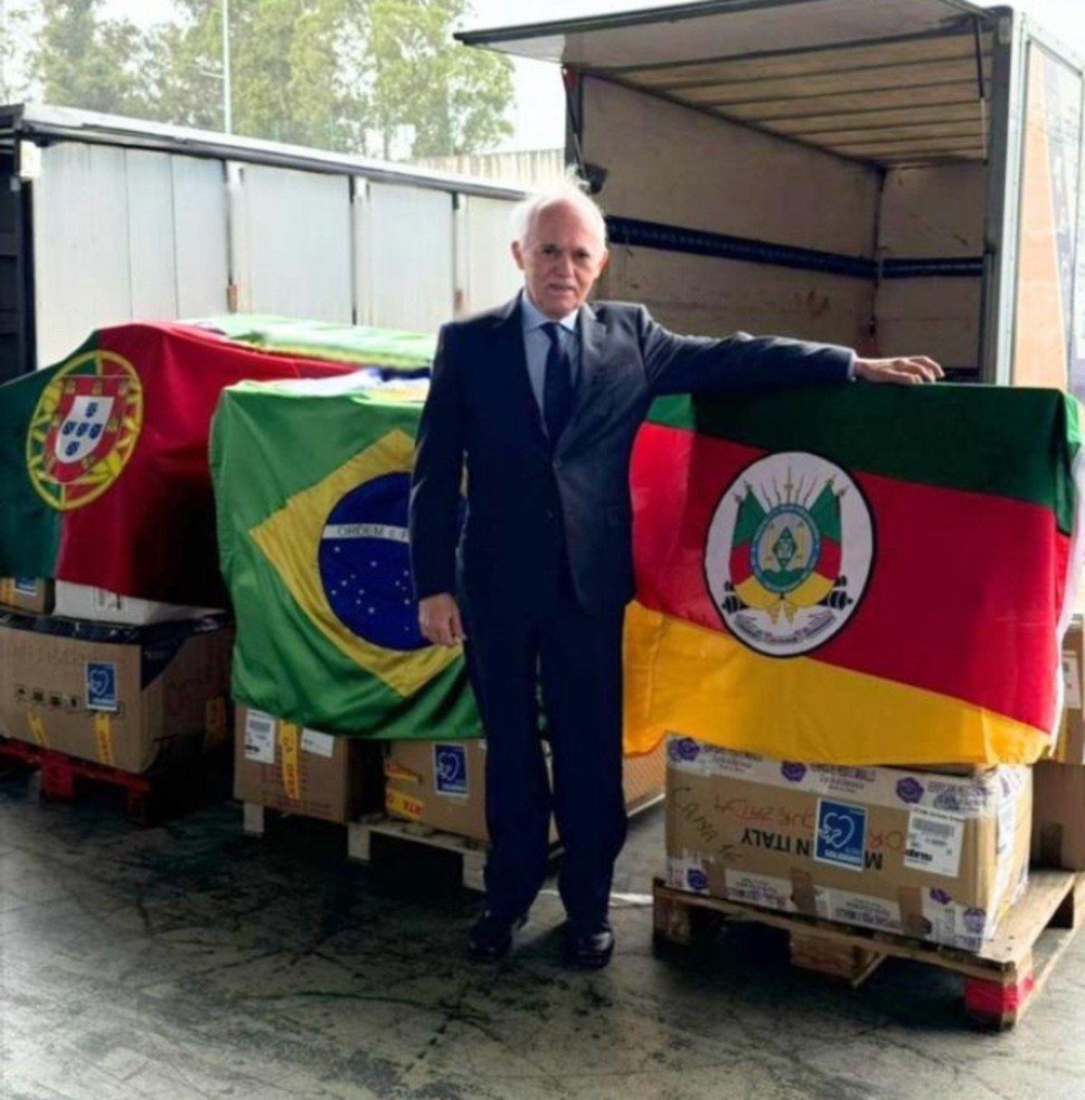 Portugal envia 300 quilos de roupas de inverno para vítimas de enchentes no RS