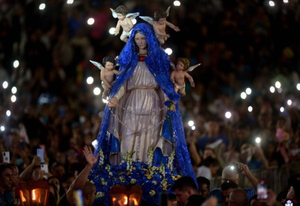 A festividade é uma das mais importantes do calendário da igreja católica e atrai cristãos de todo o Distrito Federal e do Brasil -  (crédito: Ed Alves/CB/D.A Press)