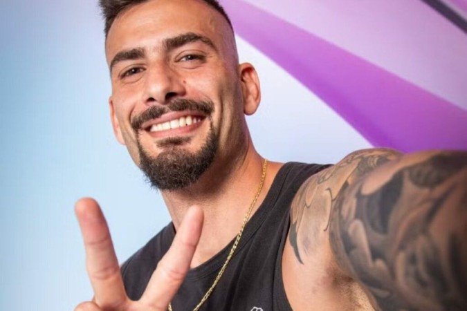 Nizam, do BBB 24, aparece só de toalha em cliques e anima seguidores - (crédito: Observatorio dos Famosos) Nizam, do BBB 24, aparece só de toalha em cliques e anima seguidores - (crédito: Observatorio dos Famosos)