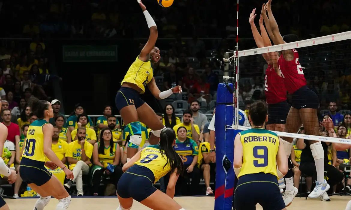 Brasil derrota EUA por 3 sets a 1 na Liga das Nações Feminina -  (crédito: EBC)