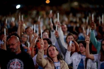 Momento de consagração das velas de Pentecostes -  (crédito: Ed Alves/CB/D.A Press)