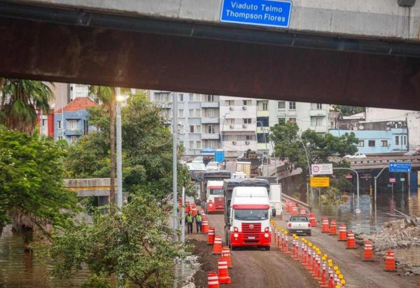 'Corredor Humanitário' reconectou a Porto Alegre às principais rodovias que a ligam a capital gaúcha ao resto do estado -  (crédito: Alex Rocha/PMPA)