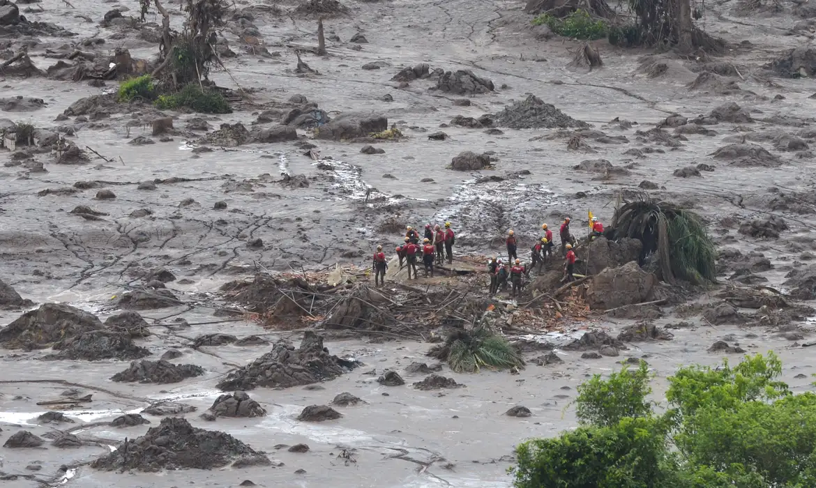 Caso Samarco: MPF e DPU cobram execução da condenação de R$ 47 bi -  (crédito: Agência Brasil)