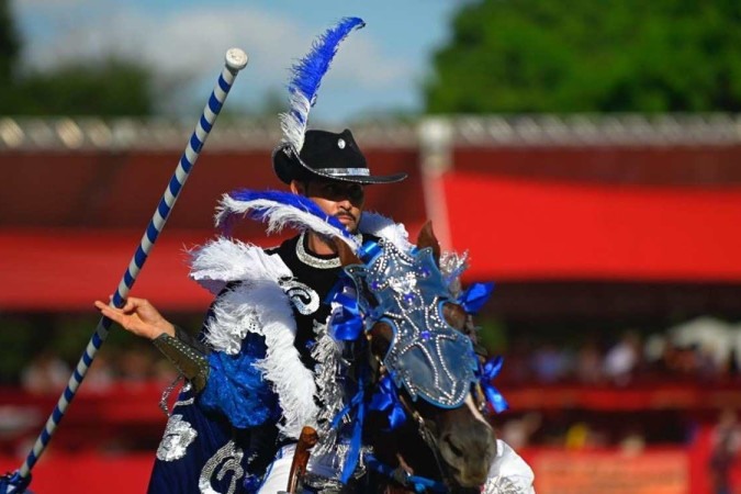 As Cavalhadas de Pirenópolis começaram neste domingo (19/5) -  (crédito: Divulgação/@marcellodantasphoto)