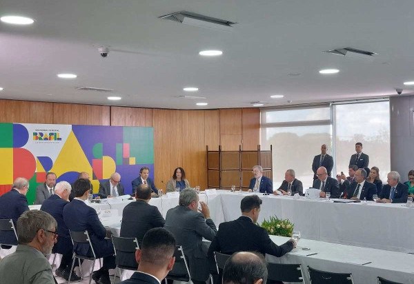 Presidente Lula e ministros do governo recebem representantes da indústria siderúrgica no Planalto -  (crédito: Victor Correia/CB/D.A. Press)