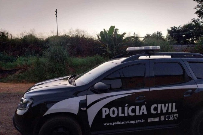 Investigação começou depois de a Polícia Civil encontrar o corpo do homem carbonizado em uma caminhonete, às margens da BR-381 -  (crédito: PCMG)