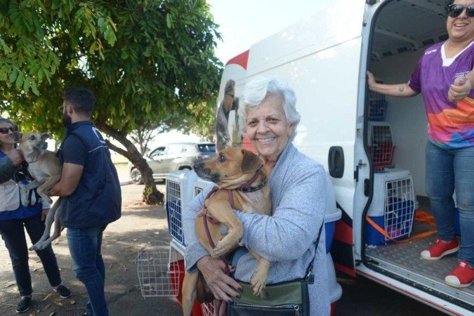 Darci Mello adotou Moisés, que vai fazer um check-up no veterinário para garantir bem-estar e saúde