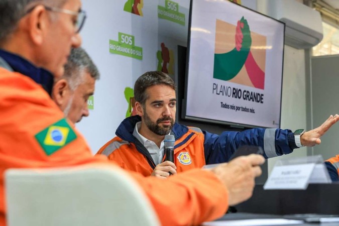 Eduardo Leite determina equipes de resgate para regiões em risco de enchentes e deslizamentos no RS -  (crédito: Gustavo Mansur/ Palácio Piratini)