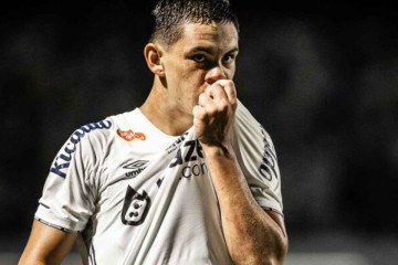 JP Chermont vai renovar seu contrato com o Santos -  (crédito: Foto: Raul Baretta/ Santos FC.)