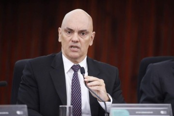 Se determinação não for cumprida, o atual comandante está 'sob pena de desobediência' da ação judicial, que pode resultar inclusive em prisão, a depender do entendimento de Moraes -  (crédito: Alejandro Zambrana/Secom/TSE)