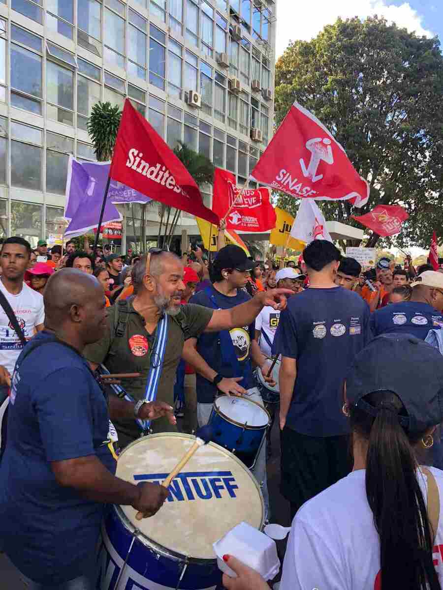 Mobilização ocorreu em frente ao Ministério de Gestão e Inovação.