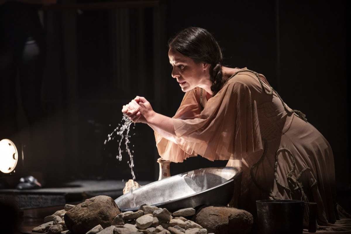 Monólogo traz para a cena os versos e a história da poeta Cora Coralina