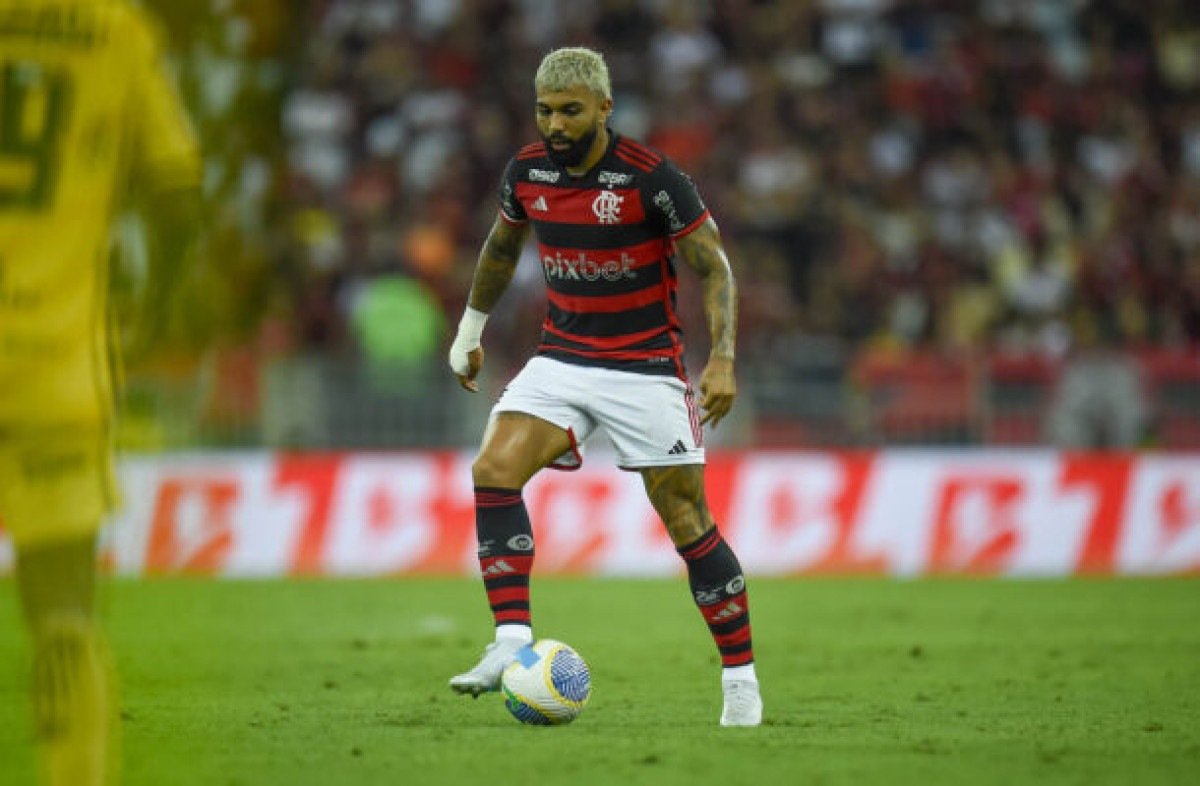 Com Gabigol, Flamengo embarca para Manaus em busca da classificação