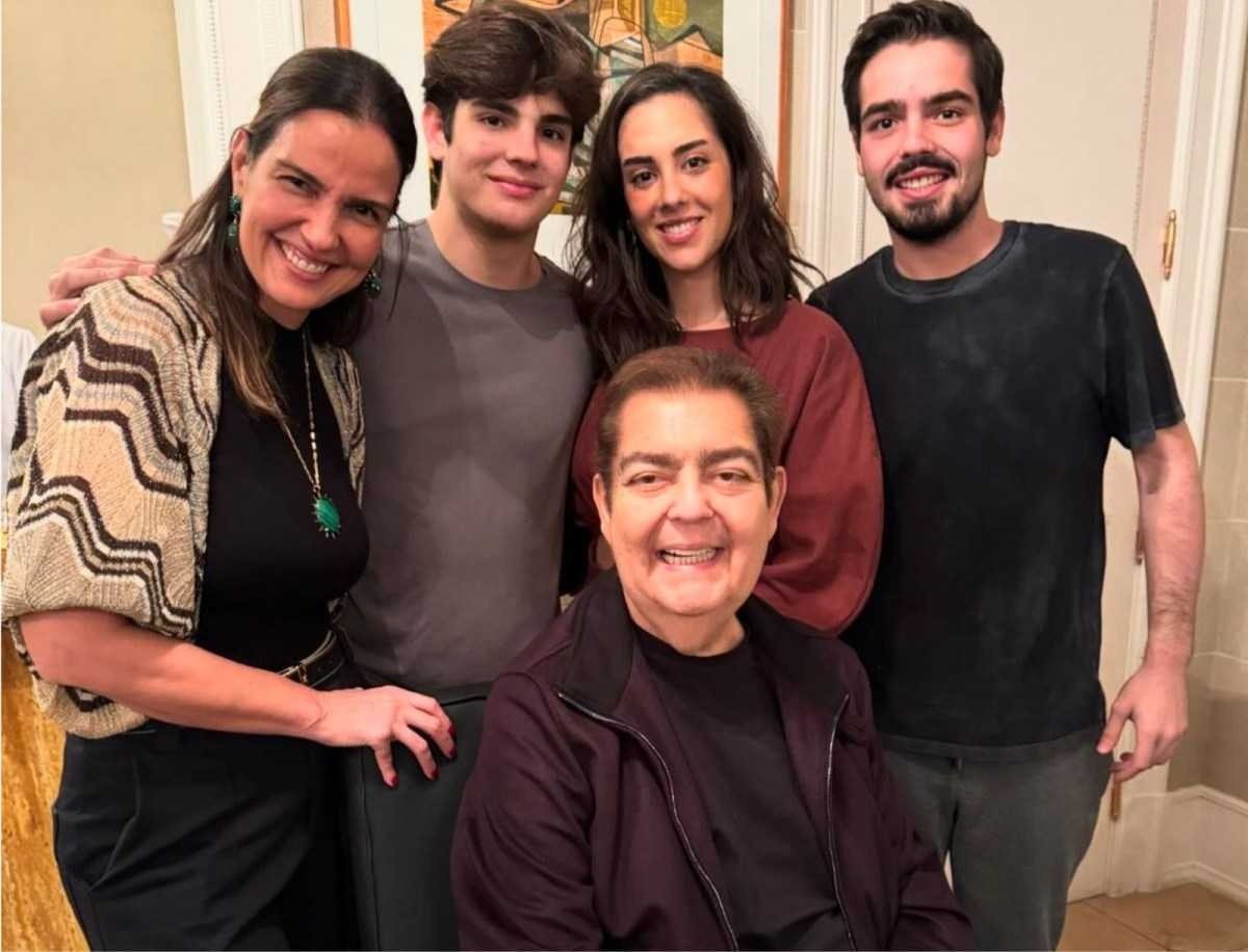 Faustão surge em rara aparição após transplante de rim