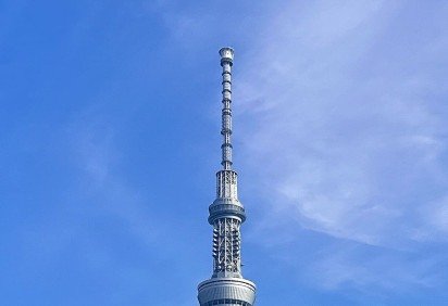 22 de maio marca o aniversário da Tokyo Skytree, a maior torre de telecomunicações do planeta. Com 634 metros de altura, a torre que fica em Tóquio, capital do Japão, faz 12 anos.  A inauguração oficial foi em 22/5/2012. E a torre logo recebeu o reconhecimento do Guinness, o livro dos recordes.  -  (crédito: Akonnchiroll -  wikimedia commons)