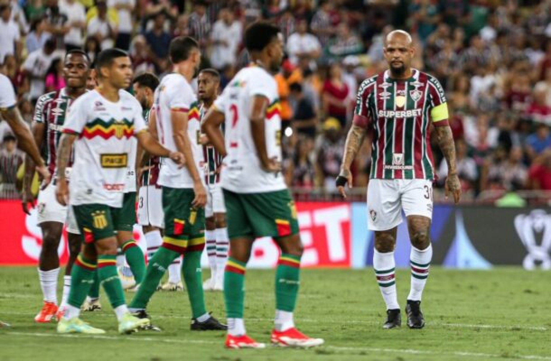 Felipe Melo comemora 100 jogos pelo Fluminense com vitória