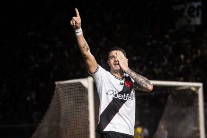 Vegetti comemora um de seus gols em São Januário. Vasco passou com emoção -  (crédito:  Leandro Amorim)