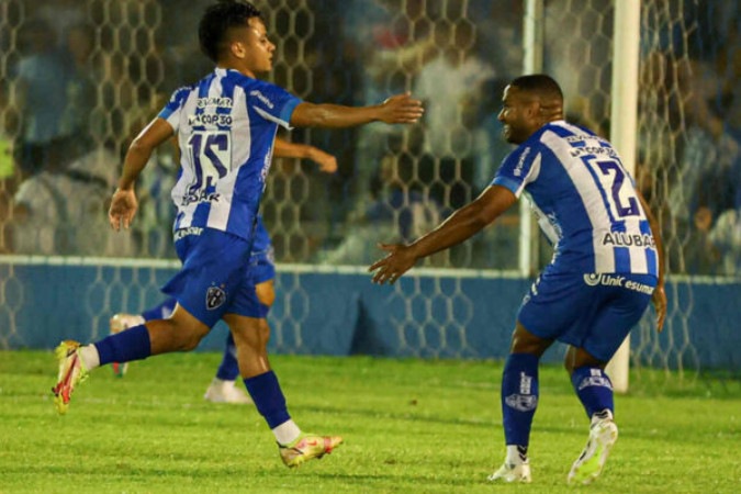 Jogadores do Paysandu comemoram um dos gols no primeiro jogo da final da Copa Verde -  (crédito: Foto: Jorge Luís Totti/Paysandu)