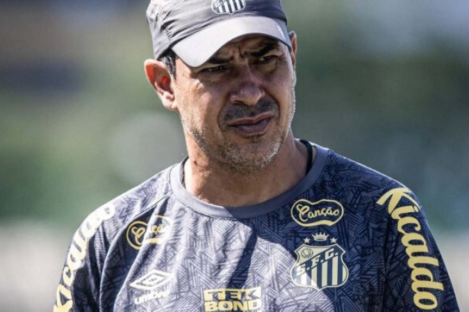 Fábio Carille monta o Santos para encarar o América-MG -  (crédito: Foto: Divulgação/Raul Baretta-Santos FC)