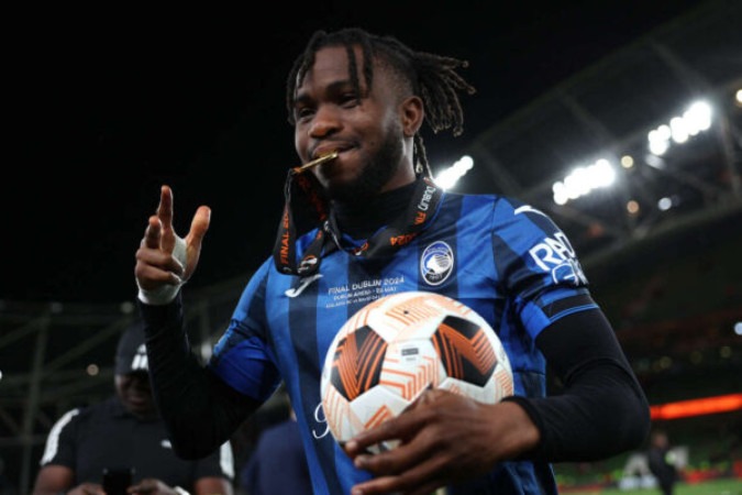  Atalanta's Nigerian forward #11 Ademola Lookman celebrates after winning the UEFA Europa League final football match between Atalanta and Bayer Leverkusen at the Dublin Arena stadium, in Dublin, on May 22, 2024. (Photo by Adrian DENNIS / AFP)
     -  (crédito:  AFP via Getty Images)