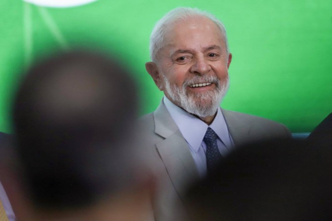 Lula falou brevemente com jornalistas no Palácio do Planalto na manhã desta quinta-feira (23/5) e comentou medida que deve taxar compras internacionais -  (crédito: Joédson Alves/Agência Brasil)