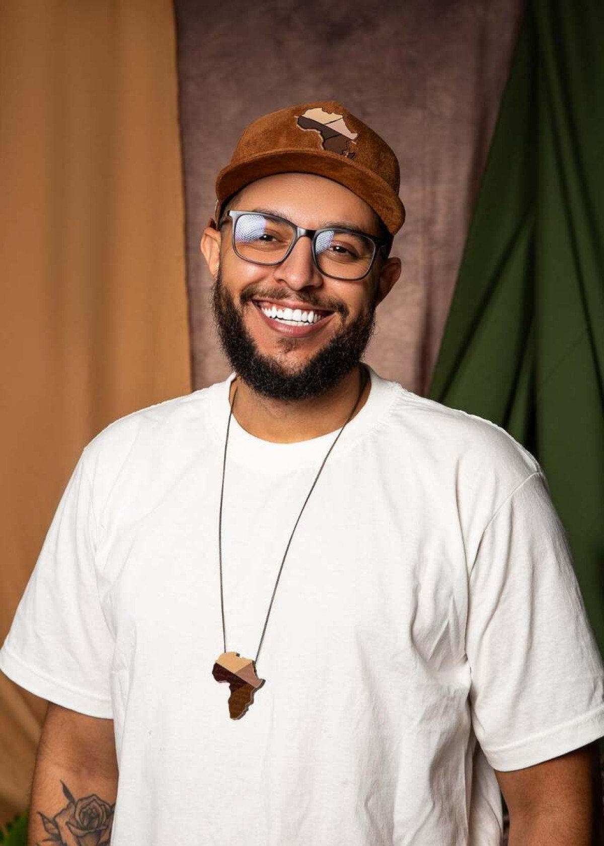 A Saúda Afro oferece joias que contam histórias de referências negras através do design dos produtos A Saúda Afro oferece joias que contam histórias de referências negras através do design dos produtos