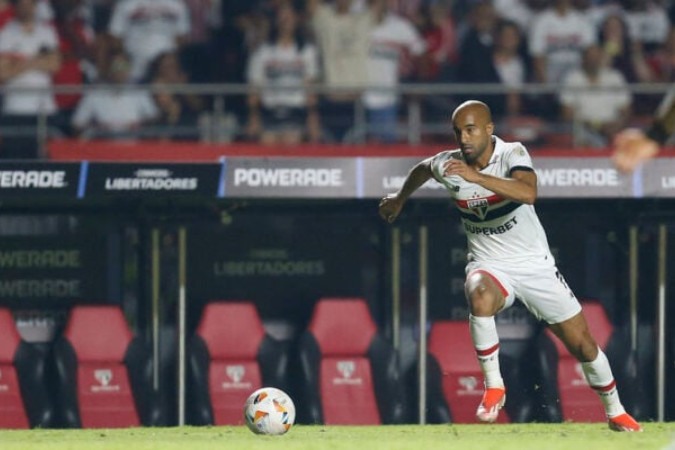 Lucas pode voltar ao time titular do São Paulo -  (crédito: Foto: Rubens Chiri e Paulo Pinto/Saopaulofc.net)