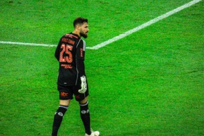 Matheus Cunha em campo pelo Flamengo -  (crédito: Foto: Lucas Bayer/Jogada10)