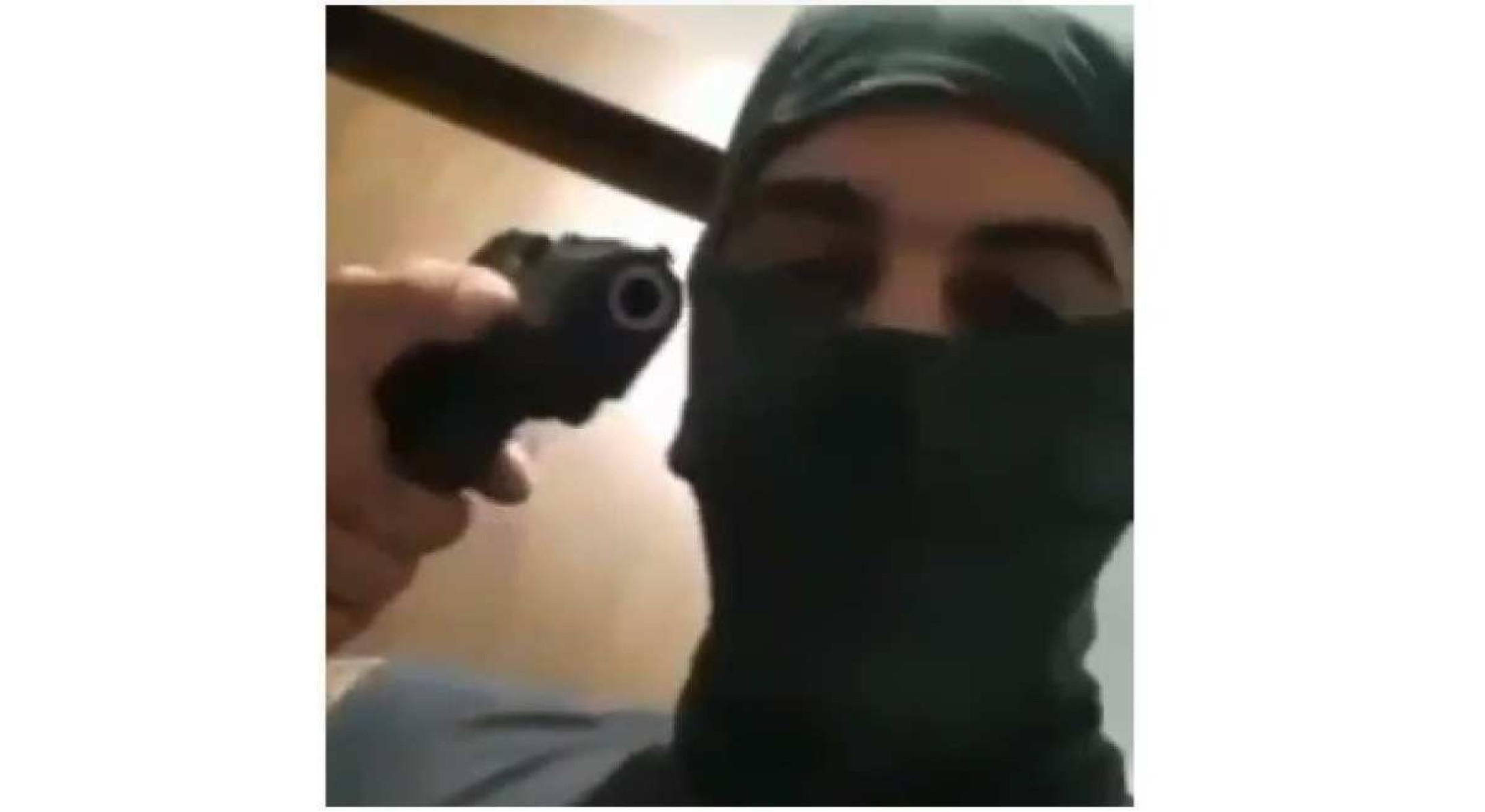 Com balaclava e armas, detentos ameaçavam vítimas de golpe; veja vídeo