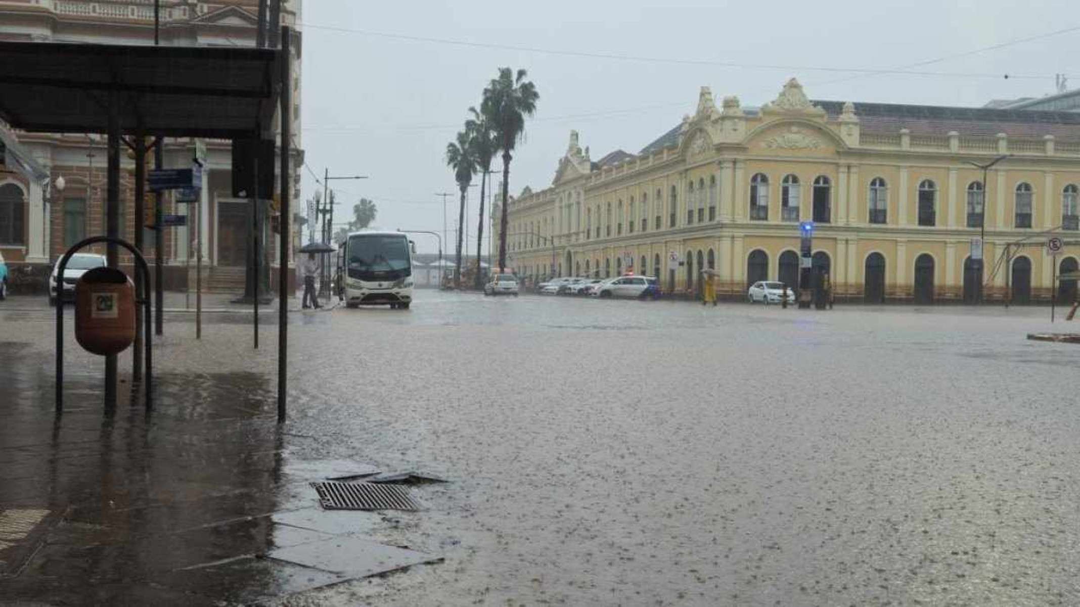 Com chuva forte, Porto Alegre registra novos alagamentos nesta quinta