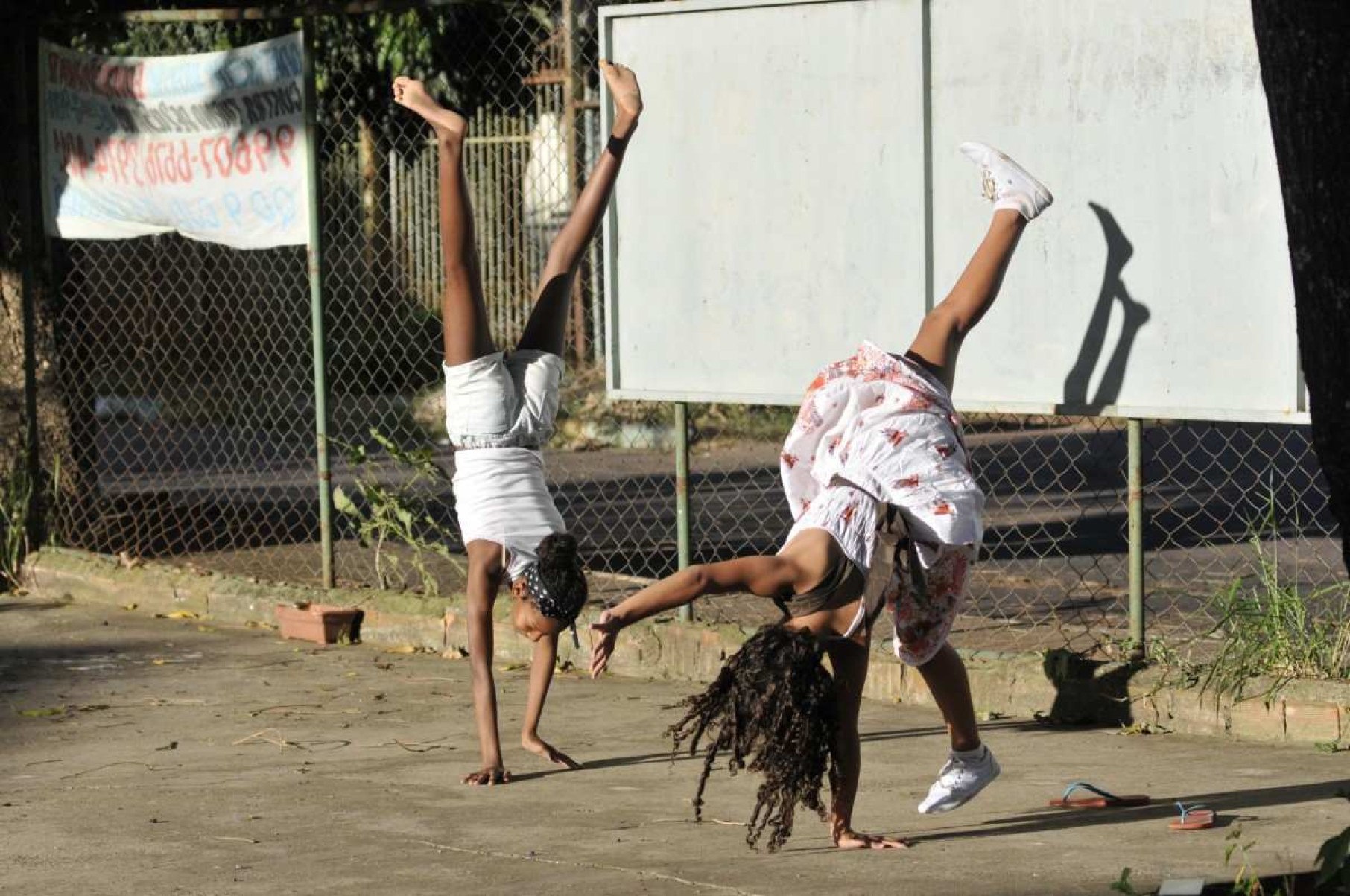 Depois da atividade educativa na Jornada Literária, crianças aproveitam para brincar