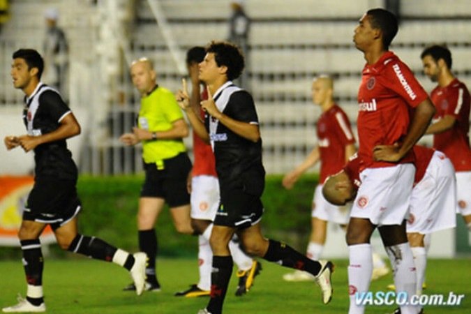 Coutinho em ação pelo Vasco. Jogo contra o Inter marcou seu último gol pelo clube -  (crédito: Foto: Marcelo Sadio/vasco.com.br)