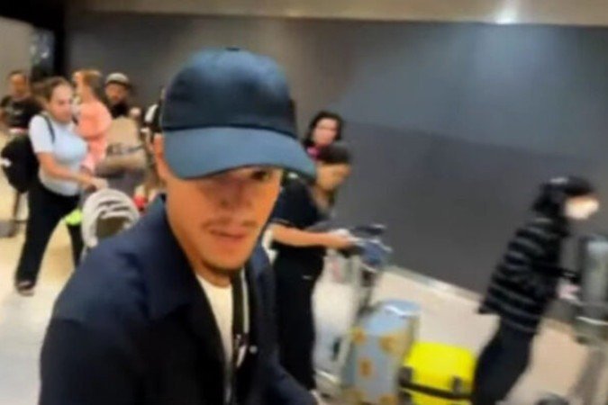 Coutinho, sonho do Vasco, desembarca em São Paulo no Aeroporto de Guarulhos - Foto: Reprodução/BTB Sports -  (crédito:  - Foto: Reprodução/BTB Sports)