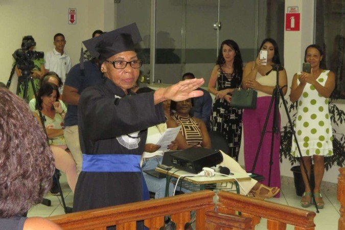 Raquel fazendo o juramento do curso 