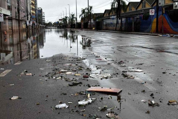 O centro de Porto Alegre voltou a ser inundado pelas chuvas recentes. Área da ocorrência não sofreu com alagamentos. - (crédito: Henrique Lessa / CB / DA Press) O centro de Porto Alegre voltou a ser inundado pelas chuvas recentes. Área da ocorrência não sofreu com alagamentos. - (crédito: Henrique Lessa / CB / DA Press)