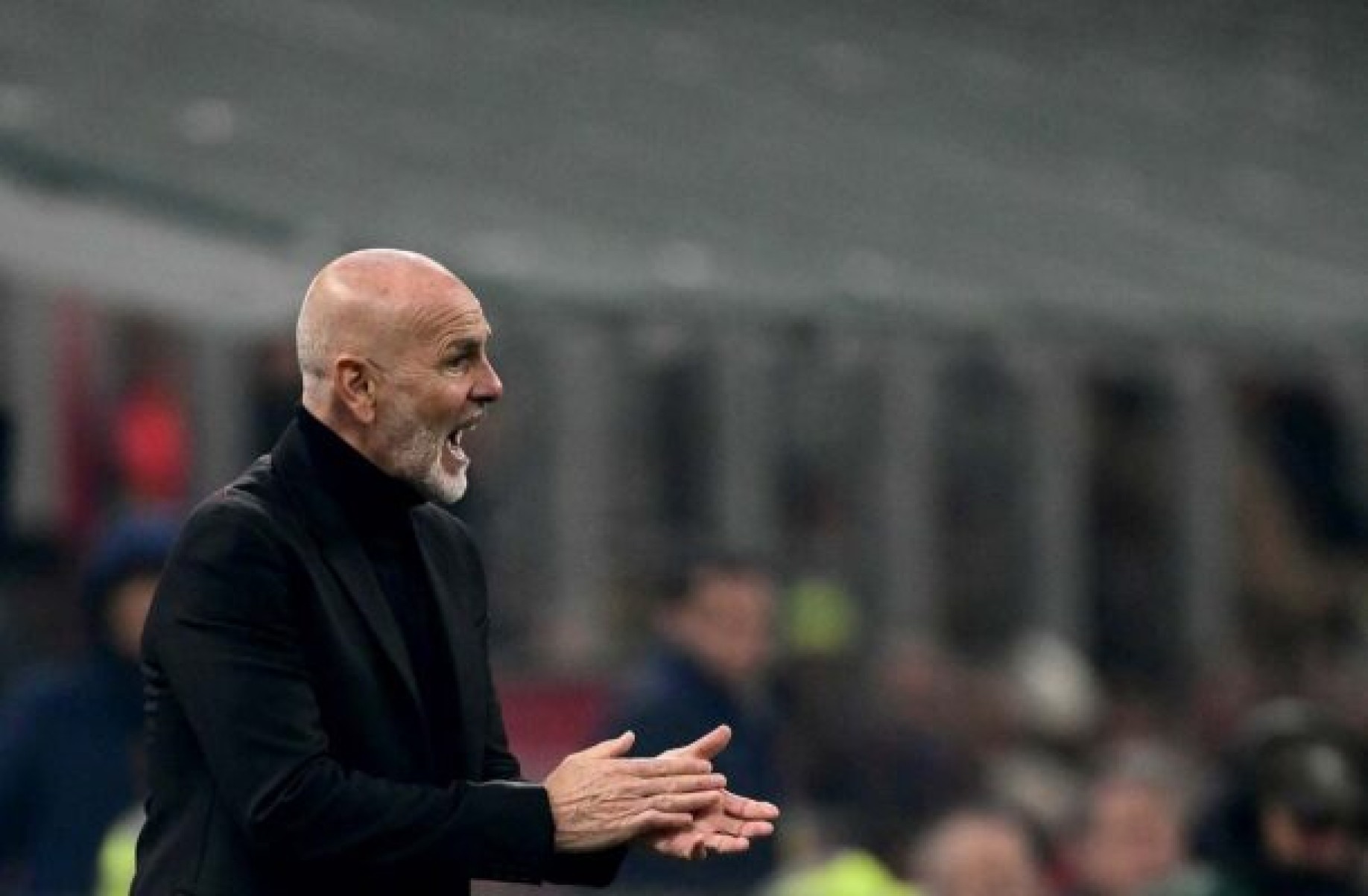 Stefano Pioli deixa o Milan após cinco temporadas