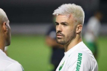 Portuguesa-RJ, Cuiabá, Corinthians, Fortaleza e Paysandu são alguns dos clubes defendidos pelo volante Nenê Bonilha -  (crédito: Ascom Dourado)