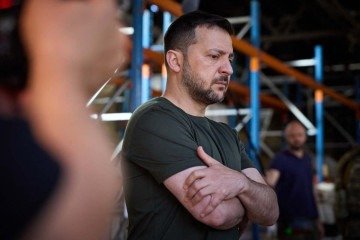'Até o momento, sabemos que mais de 200 pessoas poderiam estar dentro do hipermercado', afirmou o presidente ucraniano -  (crédito: HANDOUT / UKRAINIAN PRESIDENTIAL PRESS SERVICE / AFP)